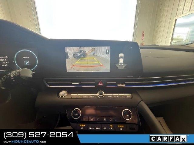 Hyundai Elantra  2021