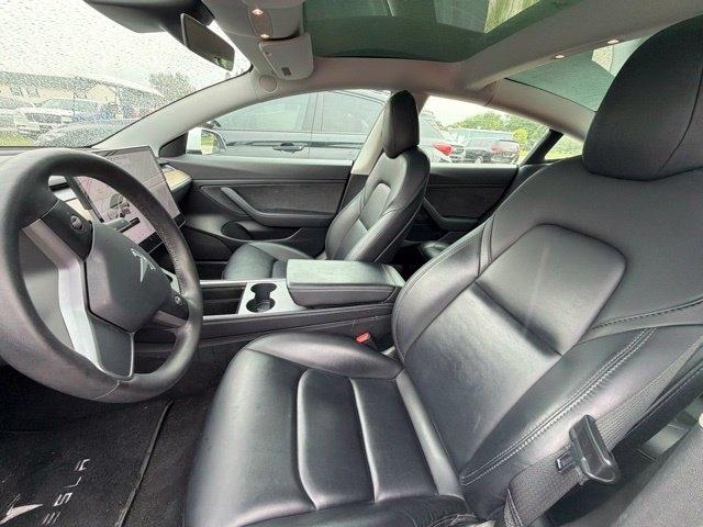 Tesla Model 3  2021