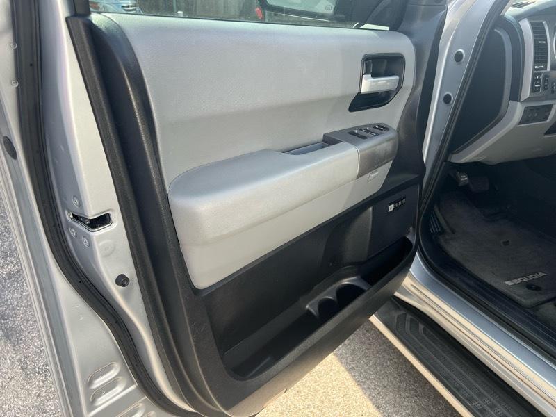 Toyota Sequoia Limited 4WD 2014