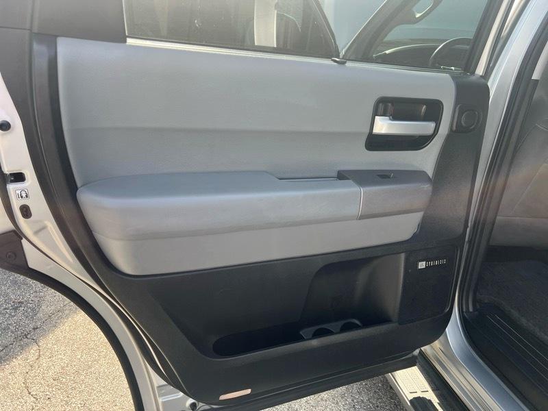 Toyota Sequoia Limited 4WD 2014