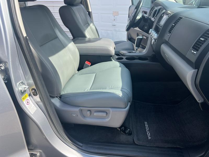 Toyota Sequoia Limited 4WD 2014