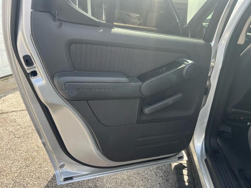 Ford Explorer Sport Trac XLT 4.0L 2WD 2010