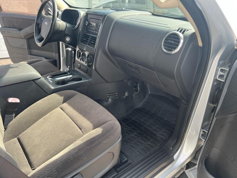 Ford Explorer Sport Trac XLT 4.0L 2WD 2010