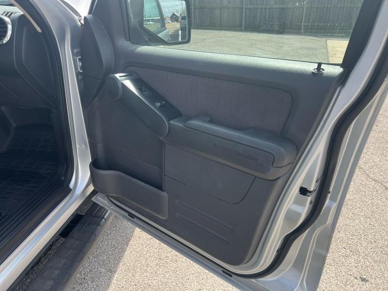 Ford Explorer Sport Trac XLT 4.0L 2WD 2010