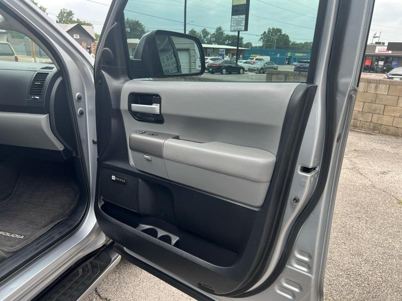 Toyota Sequoia Limited 4WD FFV 2014