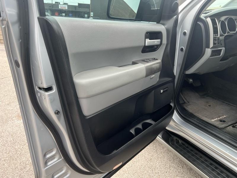 Toyota Sequoia Limited 4WD FFV 2014