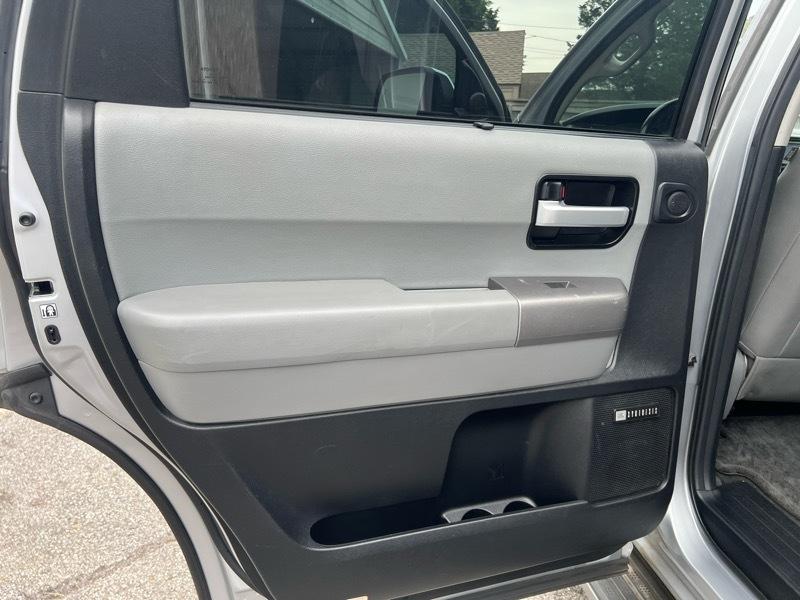 Toyota Sequoia Limited 4WD FFV 2014