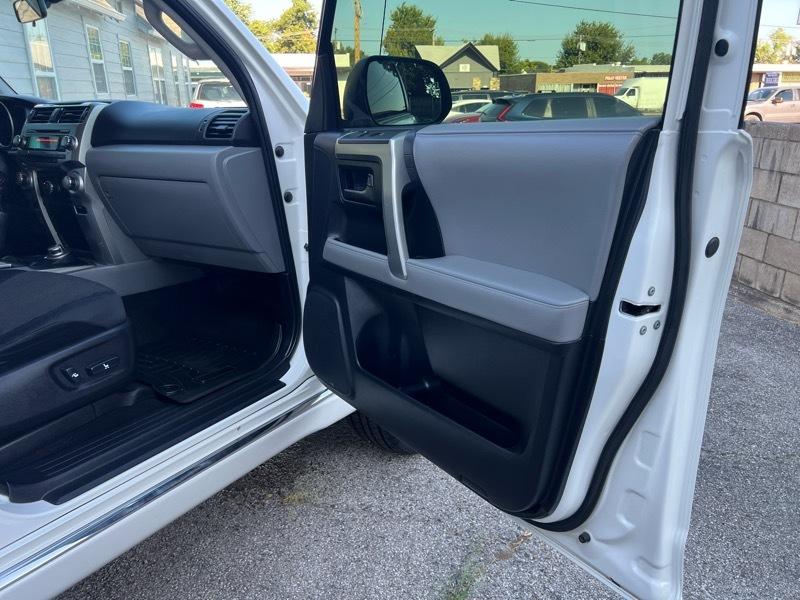 Toyota 4Runner SR5 4WD 2013
