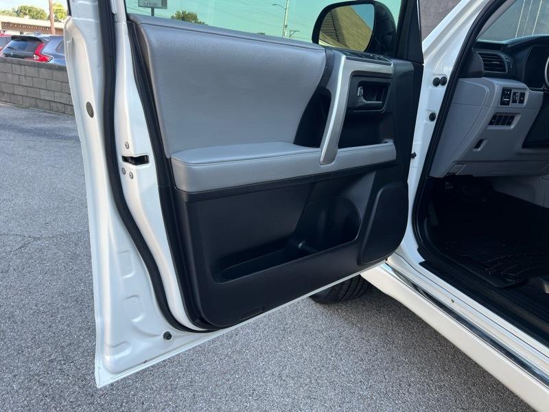 Toyota 4Runner SR5 4WD 2013