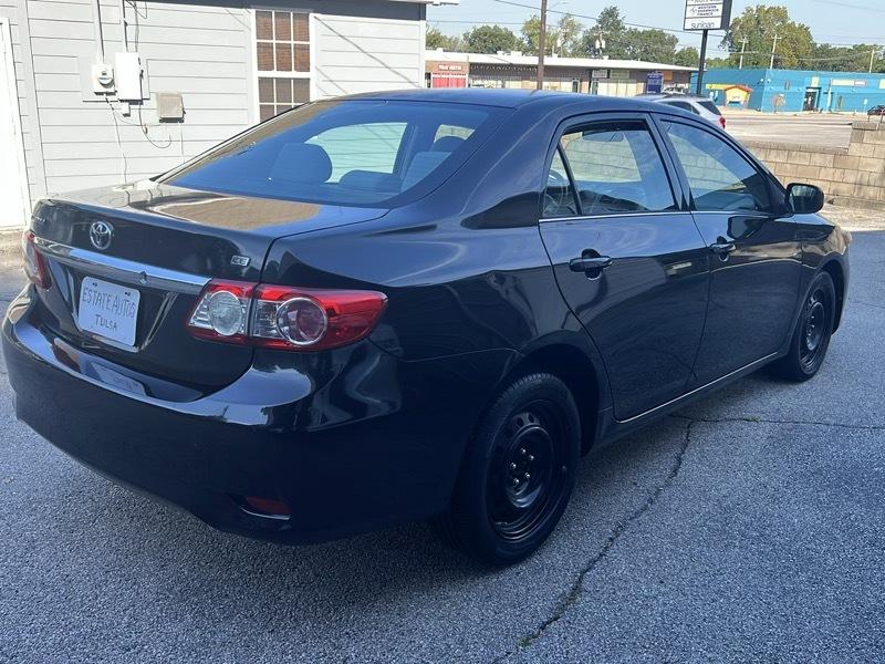 Toyota Corolla 4dr Sdn Auto LE (Natl) 2013