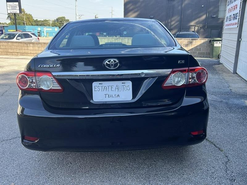 Toyota Corolla 4dr Sdn Auto LE (Natl) 2013