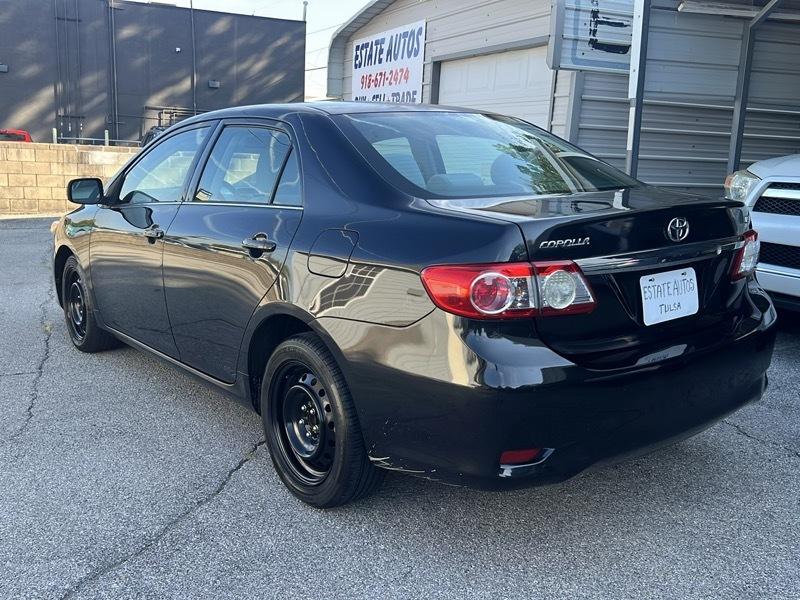 Toyota Corolla 4dr Sdn Auto LE (Natl) 2013