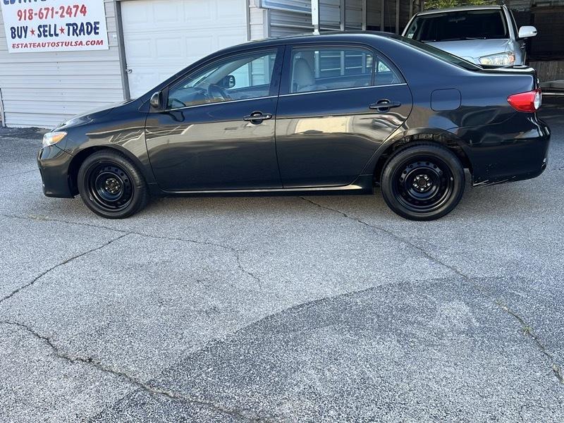 Toyota Corolla 4dr Sdn Auto LE (Natl) 2013