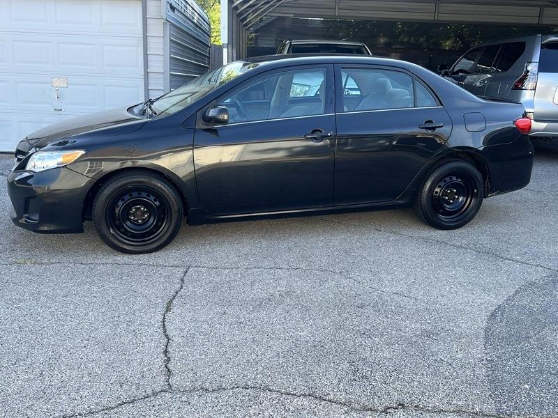 Toyota Corolla 4dr Sdn Auto LE (Natl) 2013