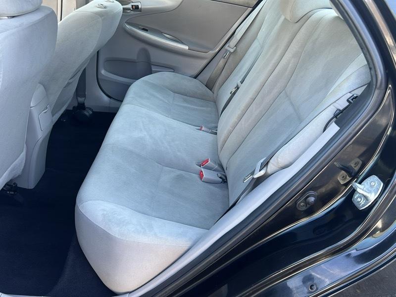 Toyota Corolla 4dr Sdn Auto LE (Natl) 2013