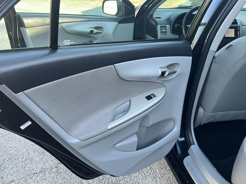 Toyota Corolla 4dr Sdn Auto LE (Natl) 2013