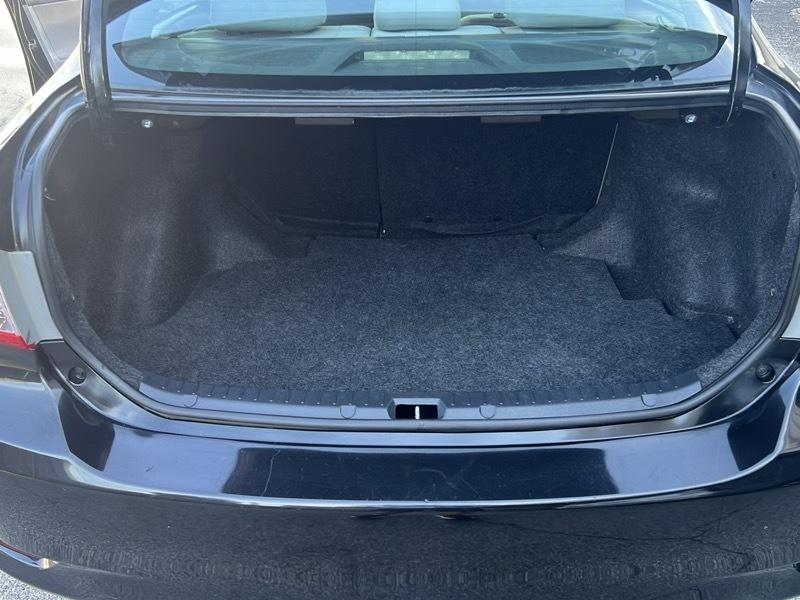 Toyota Corolla 4dr Sdn Auto LE (Natl) 2013