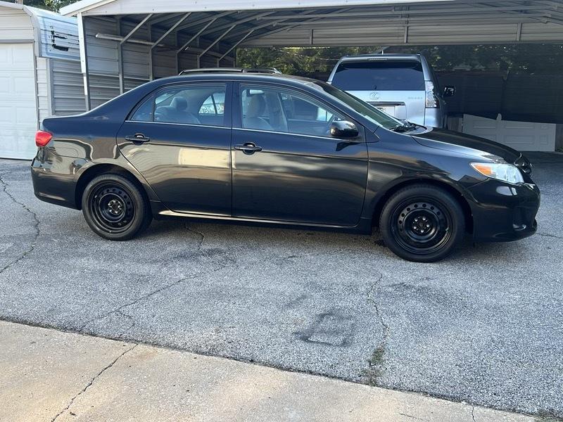 Toyota Corolla 4dr Sdn Auto LE (Natl) 2013