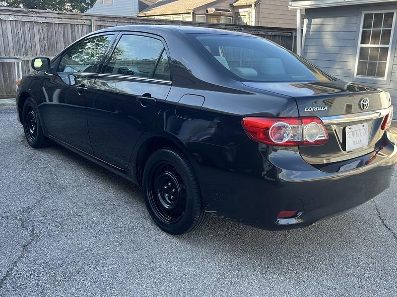 Toyota Corolla 4dr Sdn Auto LE (Natl) 2013