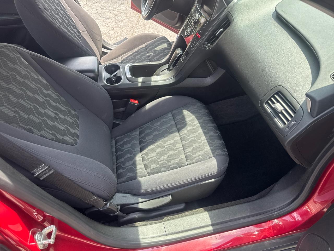 Chevrolet Volt Standard w/ Navigation & LEP 2014