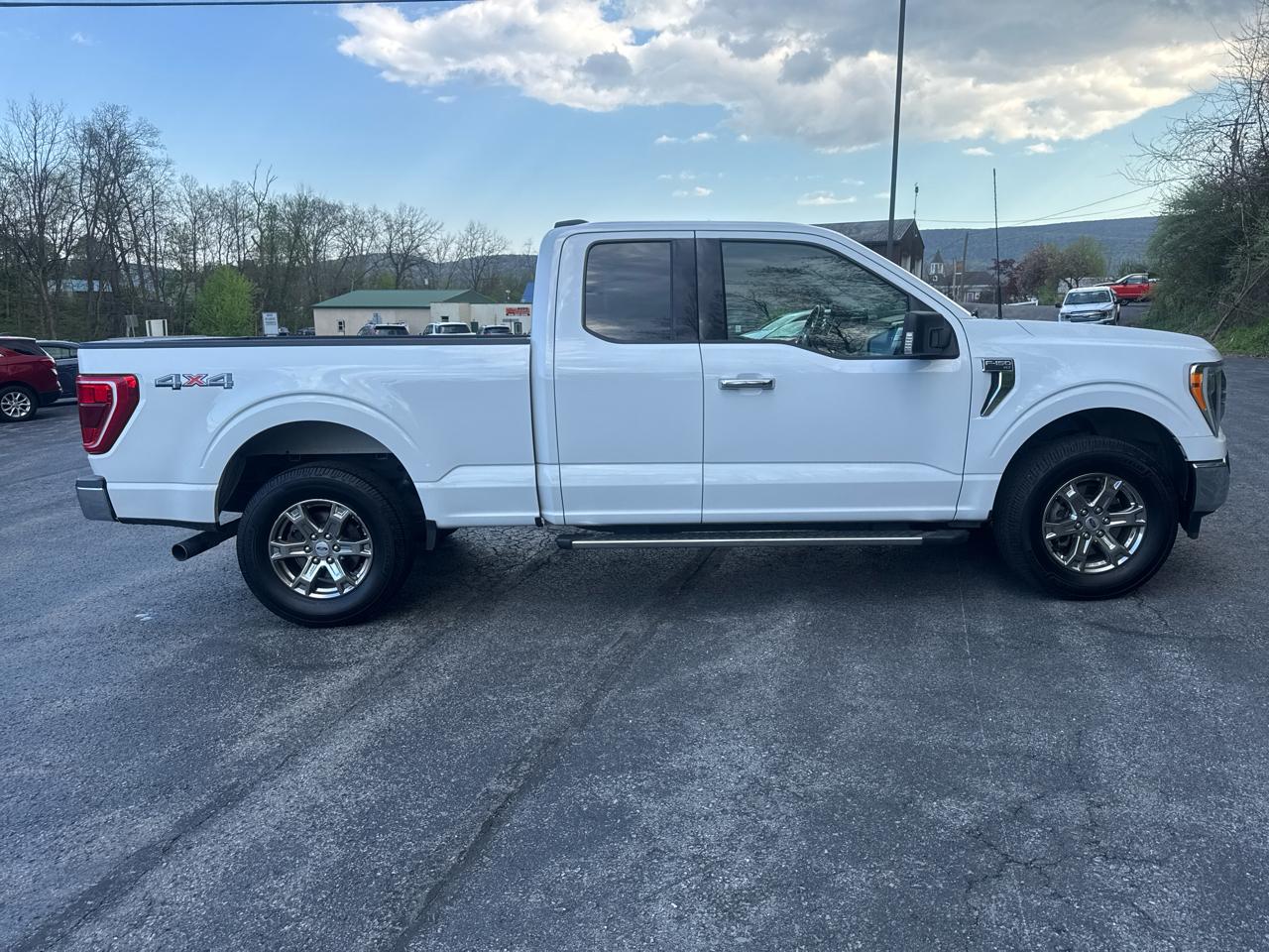 Ford F-150 XLT 4WD SuperCab 8' Box 2021