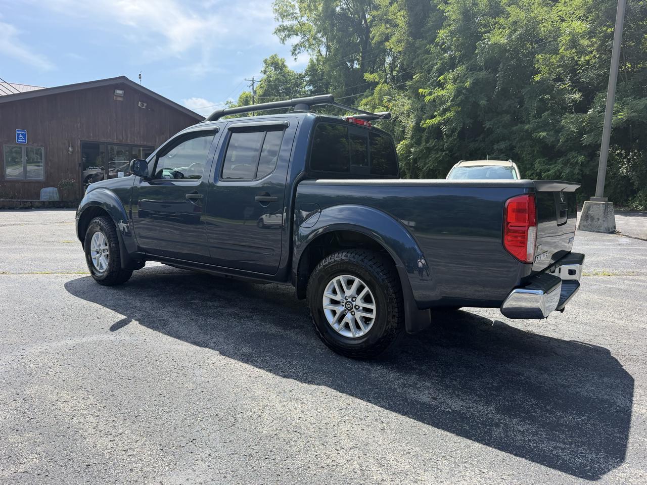 Nissan Frontier SV Crew Cab 4X4 V6 2016