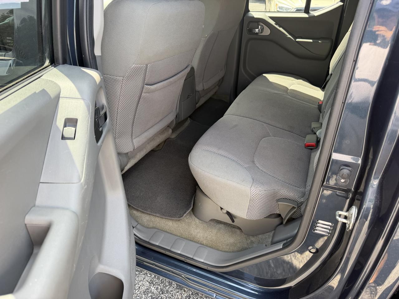 Nissan Frontier SV Crew Cab 4X4 V6 2016