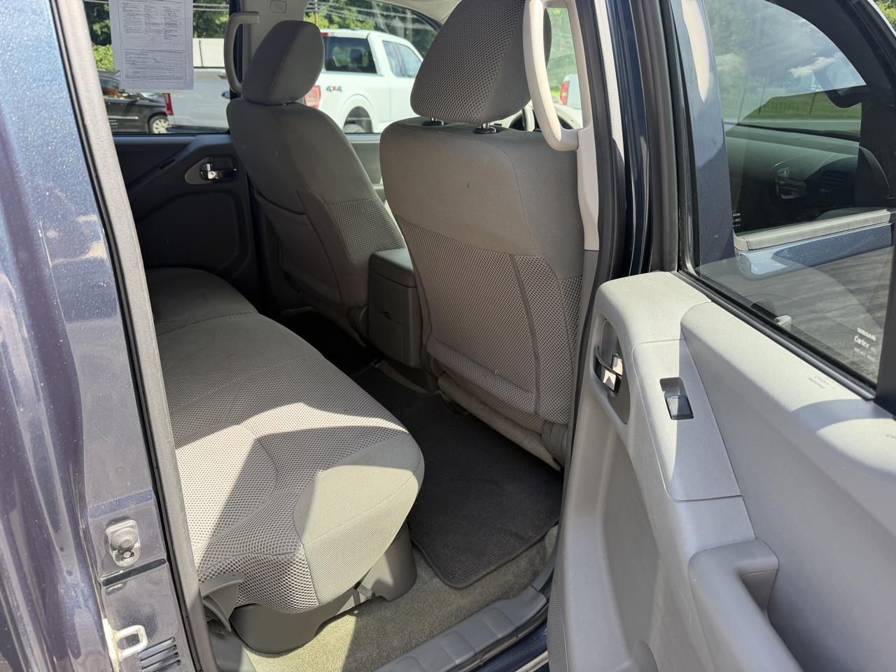 Nissan Frontier SV Crew Cab 4X4 V6 2016