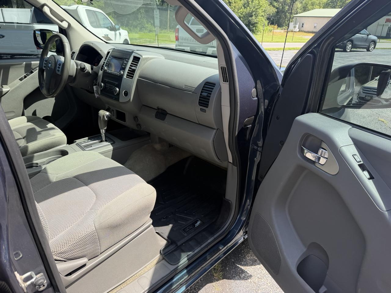 Nissan Frontier SV Crew Cab 4X4 V6 2016