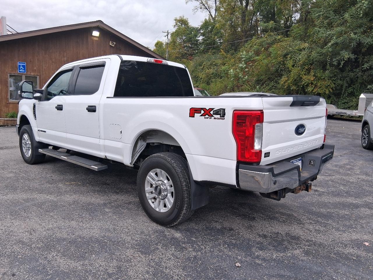 Ford F-250 SD XL Crew Cab 4WD 2017