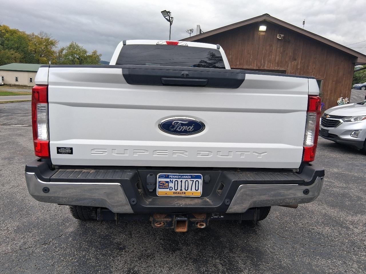 Ford F-250 SD XL Crew Cab 4WD 2017