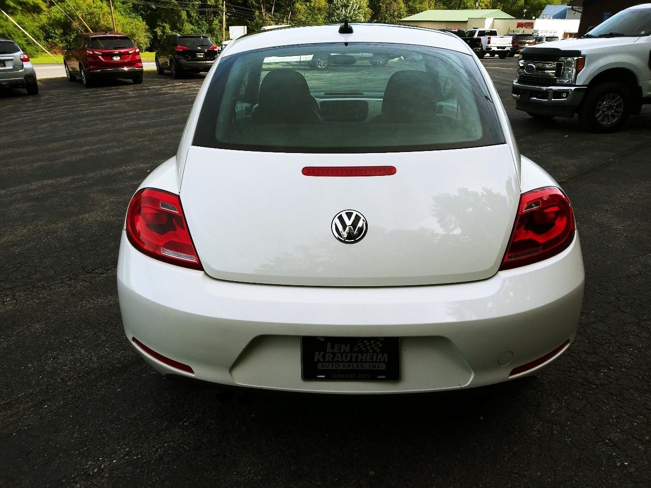 Volkswagen Beetle 2.5L w/Sunroof Sound & Nav 2013