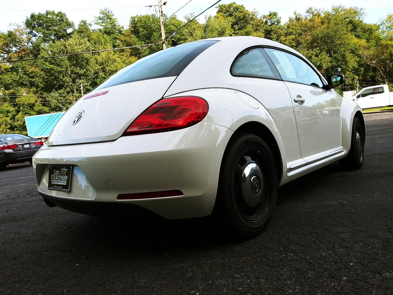 Volkswagen Beetle 2.5L w/Sunroof Sound & Nav 2013