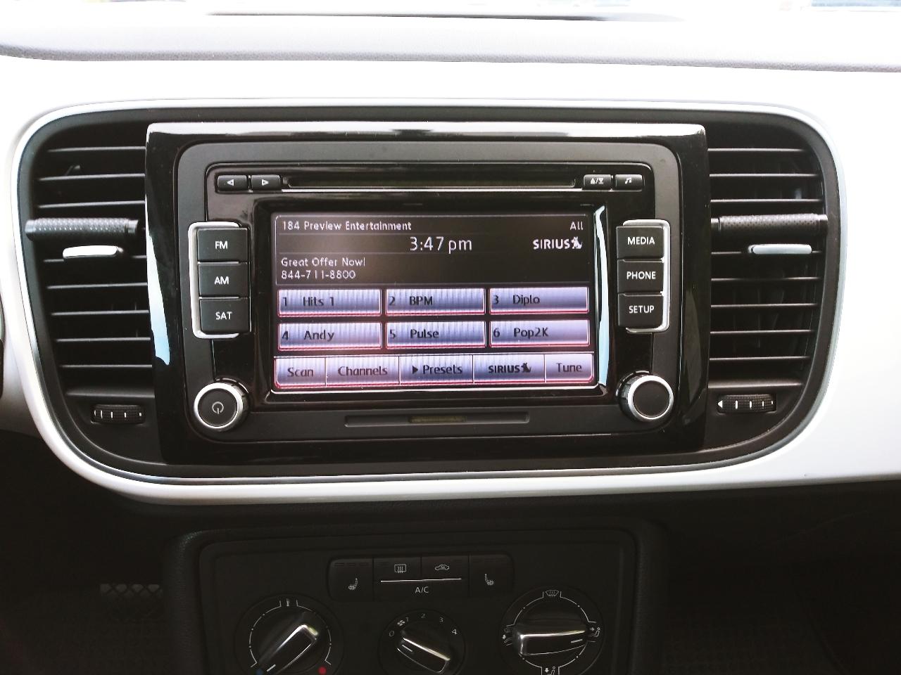 Volkswagen Beetle 2.5L w/Sunroof Sound & Nav 2013