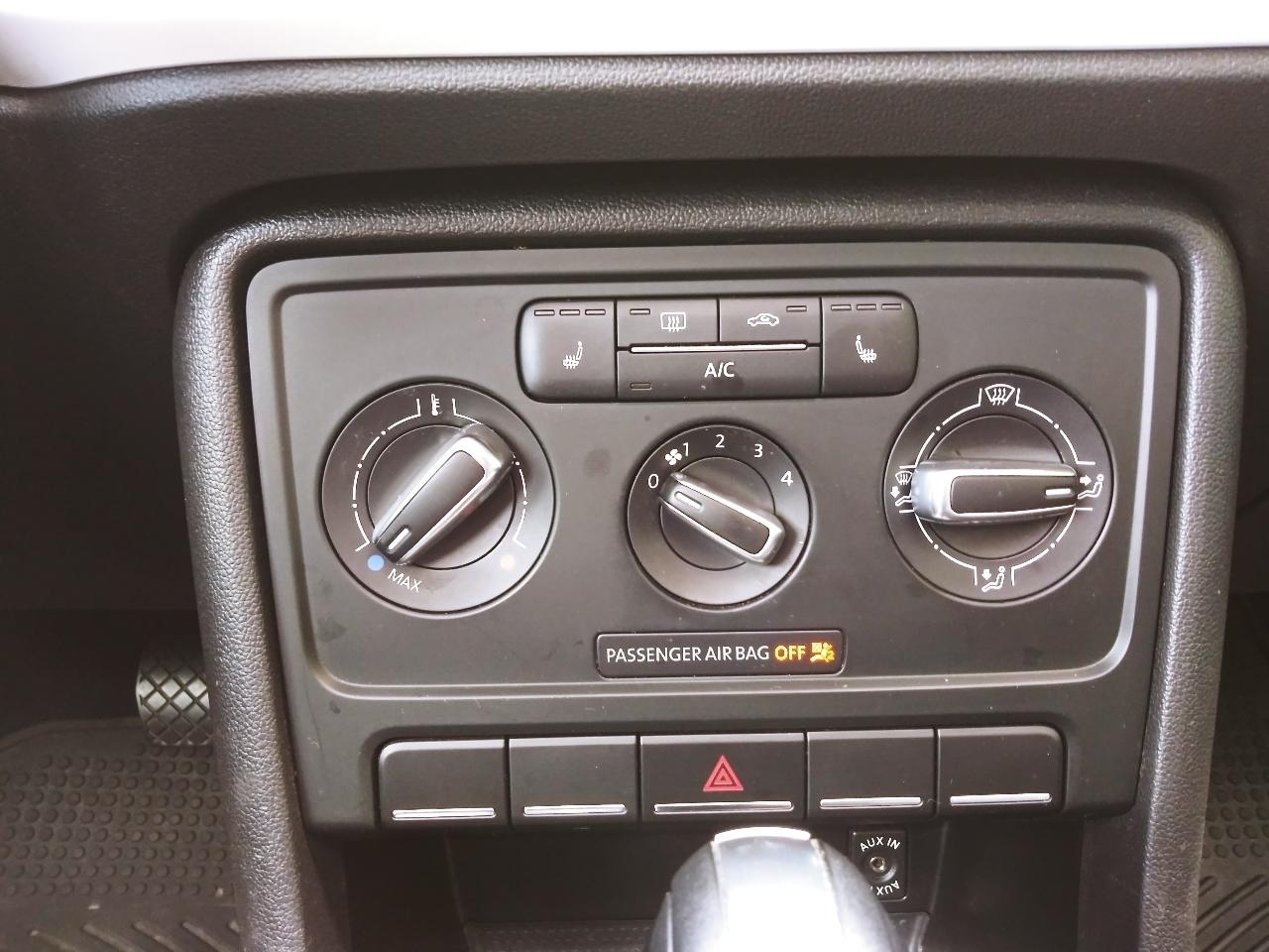 Volkswagen Beetle 2.5L w/Sunroof Sound & Nav 2013