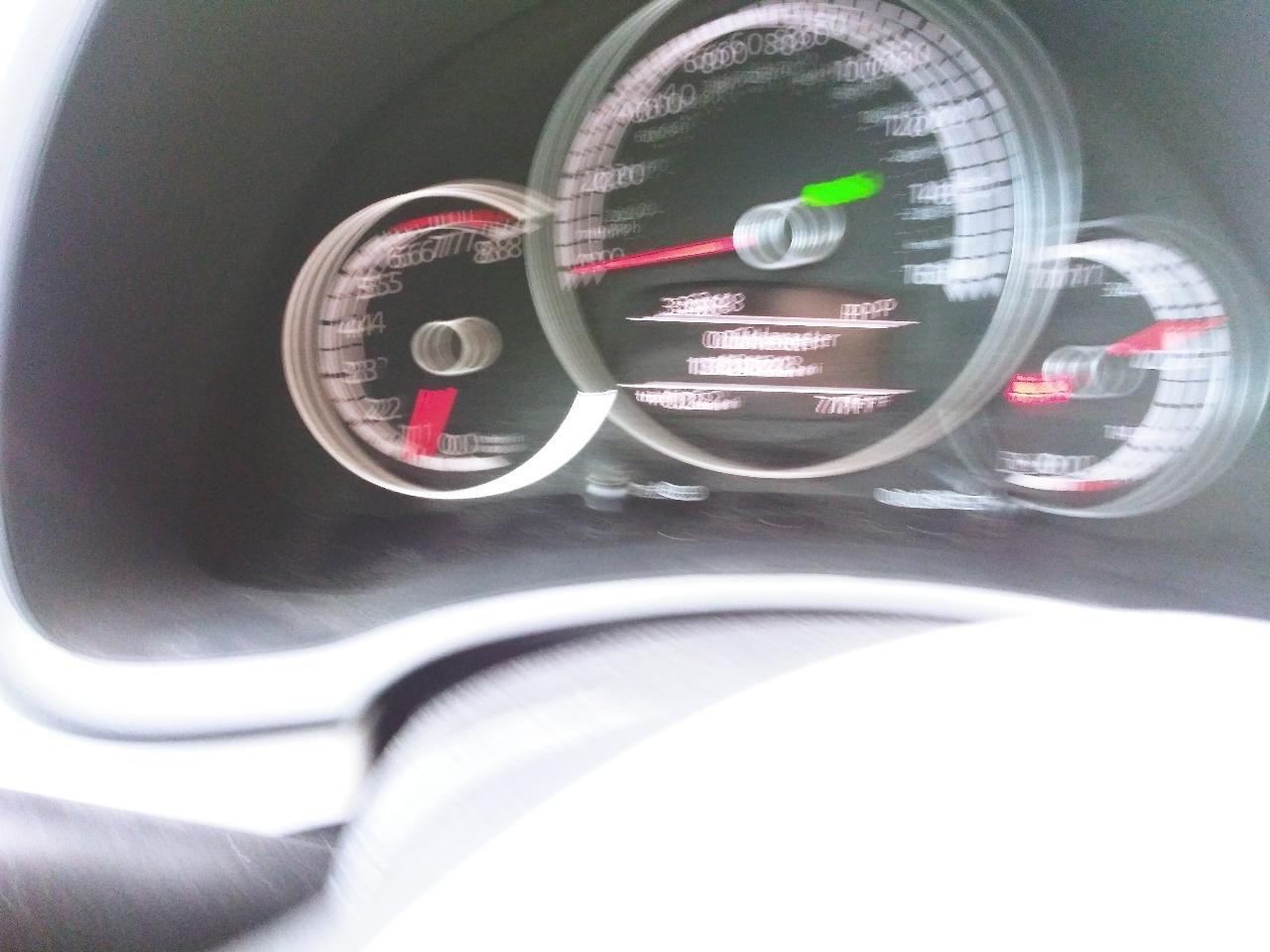 Volkswagen Beetle 2.5L w/Sunroof Sound & Nav 2013