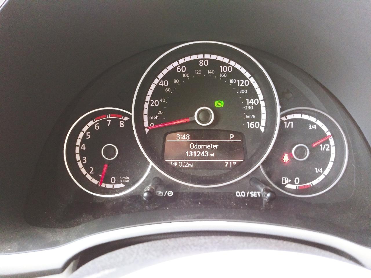 Volkswagen Beetle 2.5L w/Sunroof Sound & Nav 2013
