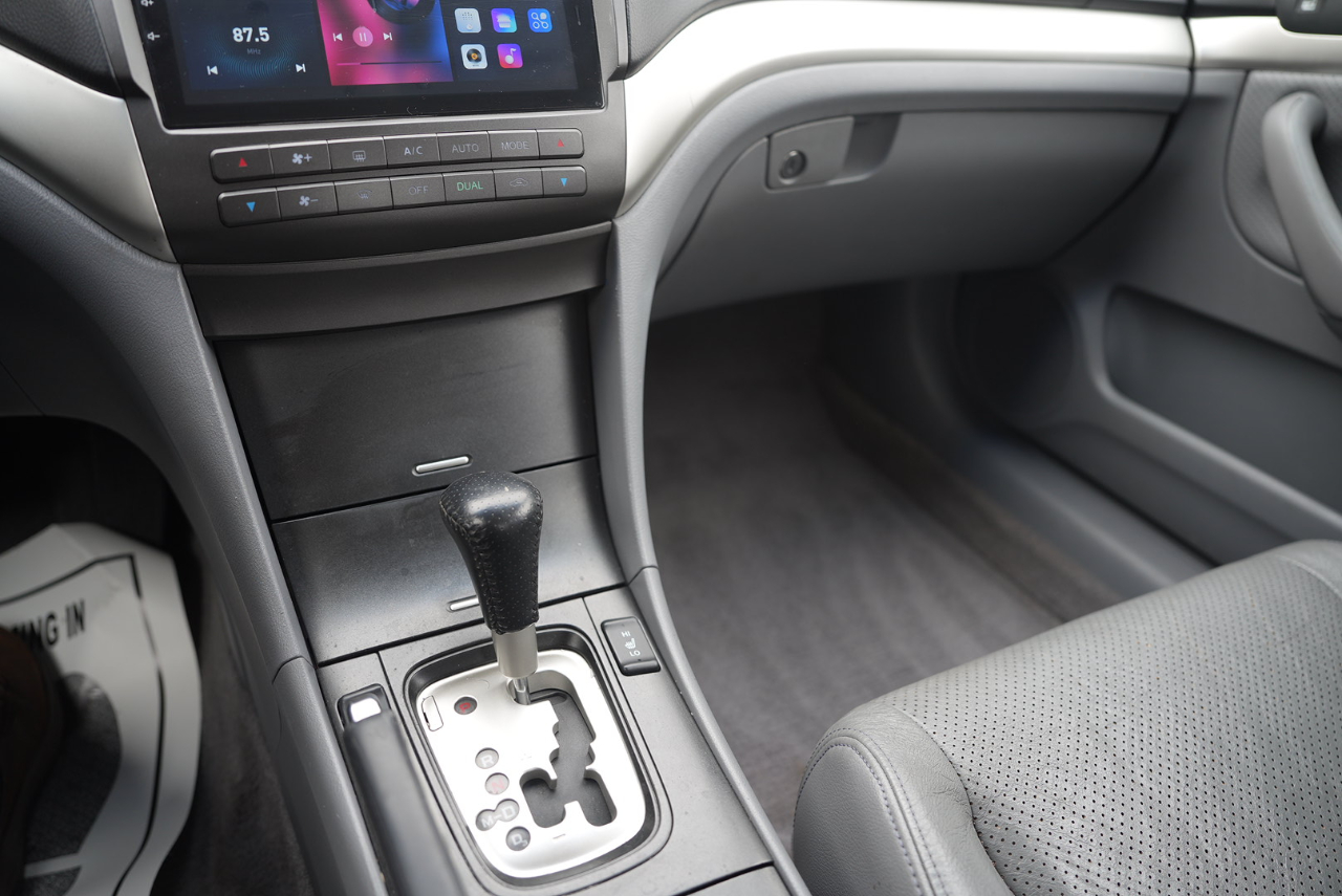 Acura TSX 5-speed AT with Navigation System 2004