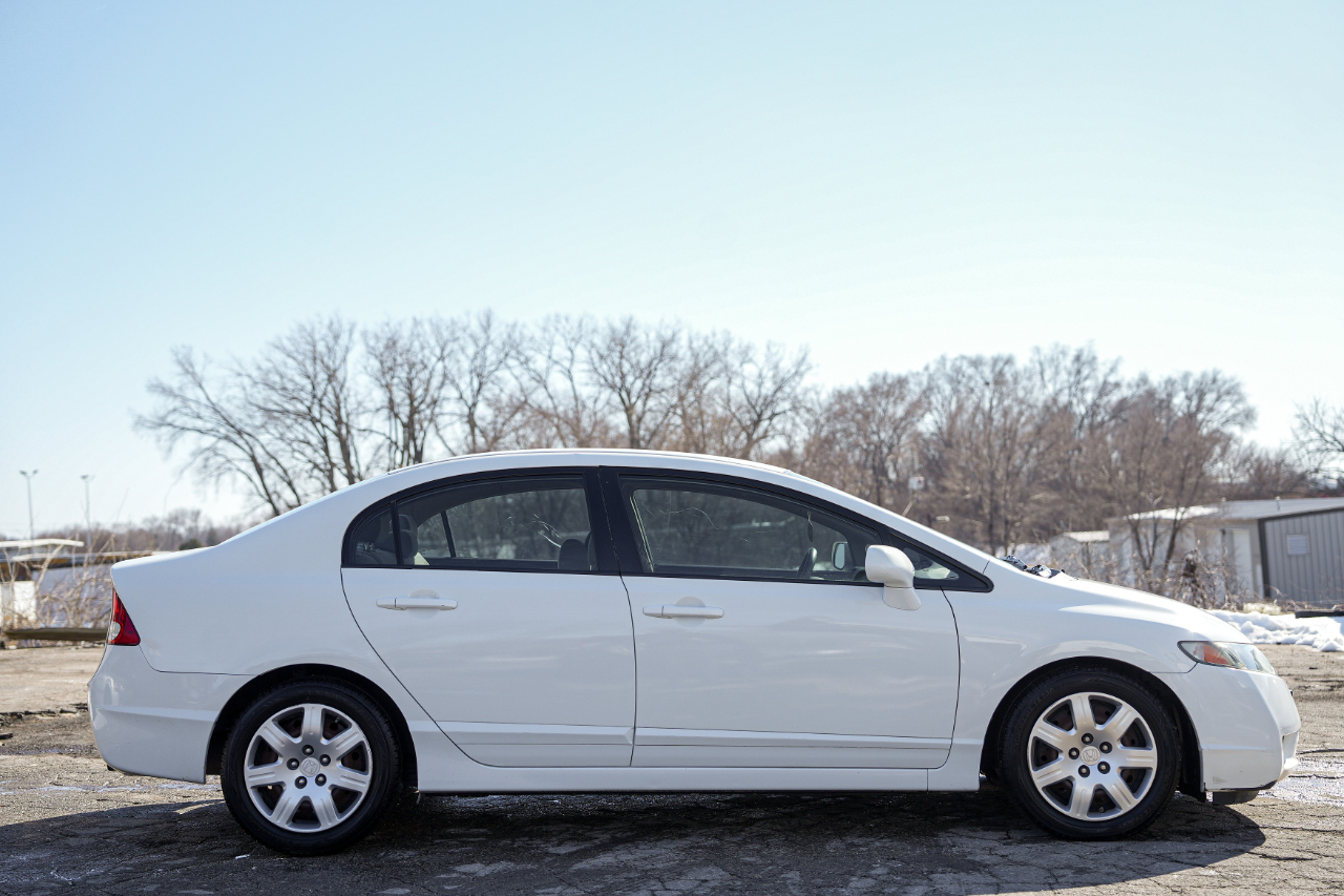 Honda Civic LX Sedan 5-Speed AT 2009