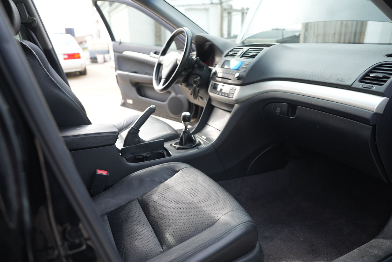 Acura TSX 6-speed MT 2008