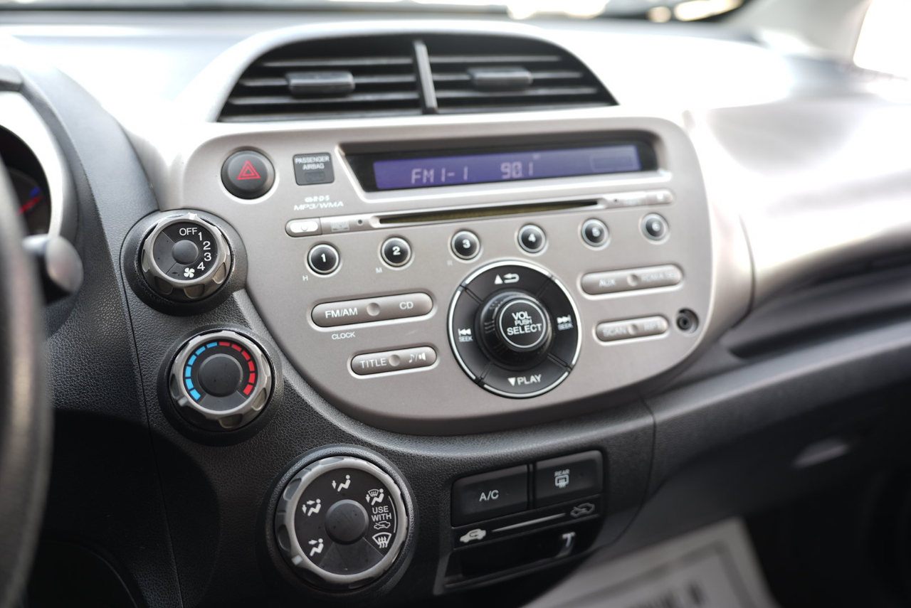 Honda Fit Sport 5-Speed MT 2009