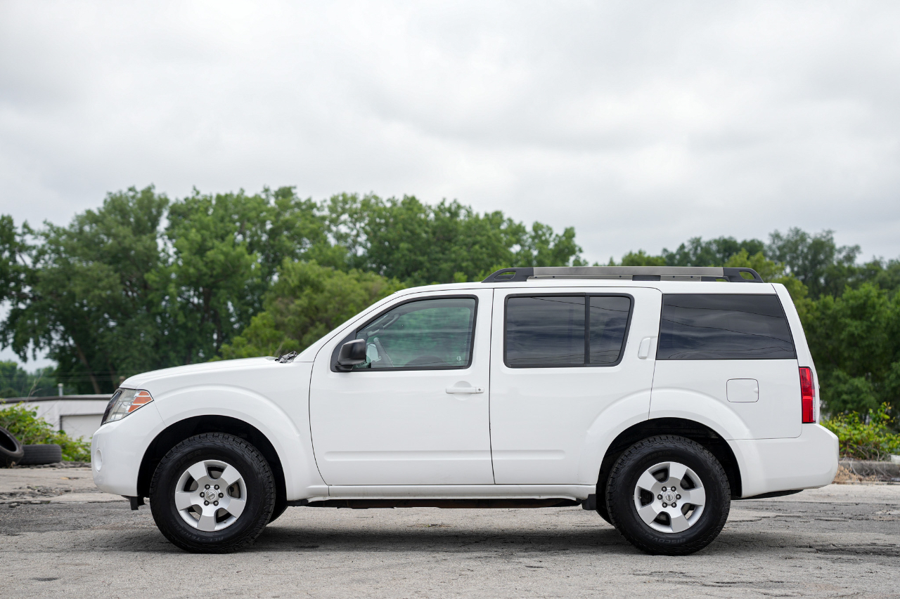 Nissan Pathfinder LE 4WD 2010