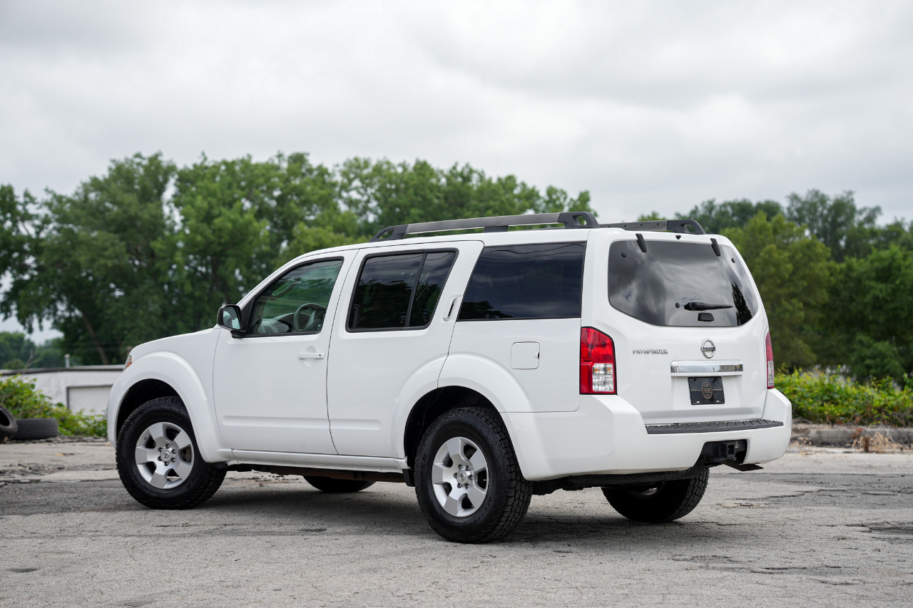 Nissan Pathfinder LE 4WD 2010