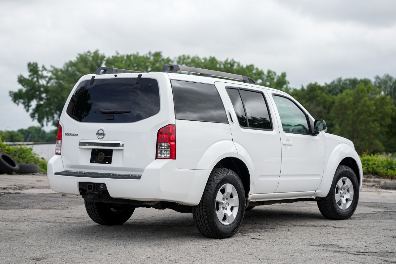 Nissan Pathfinder LE 4WD 2010