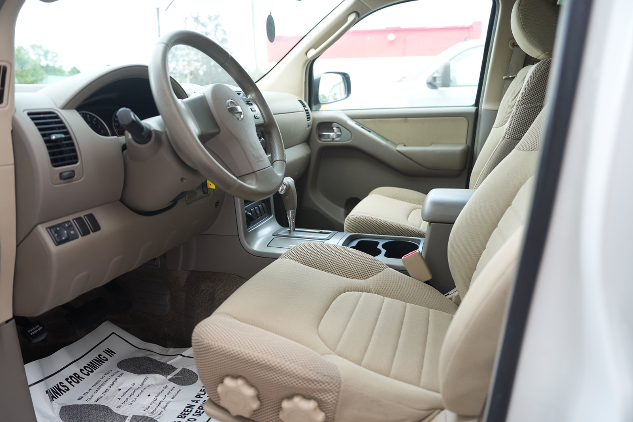 Nissan Pathfinder LE 4WD 2010