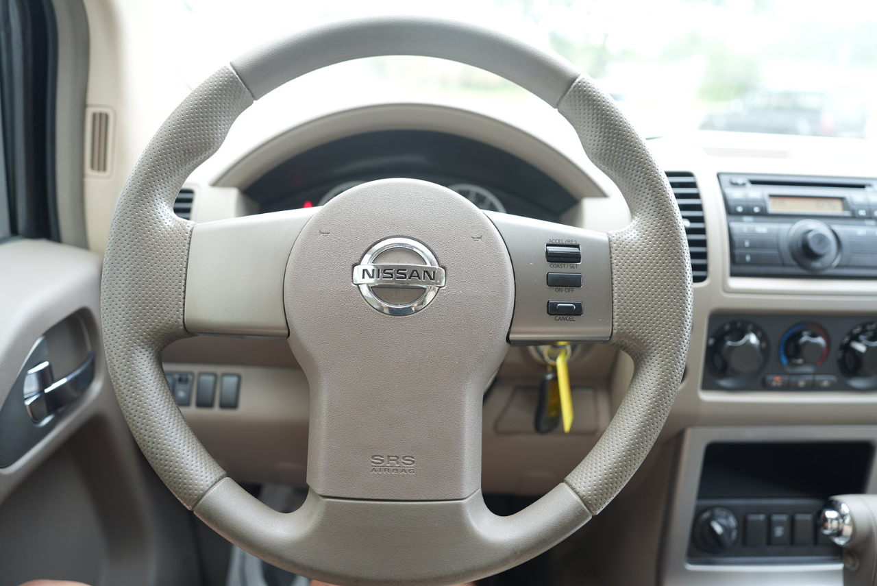 Nissan Pathfinder LE 4WD 2010