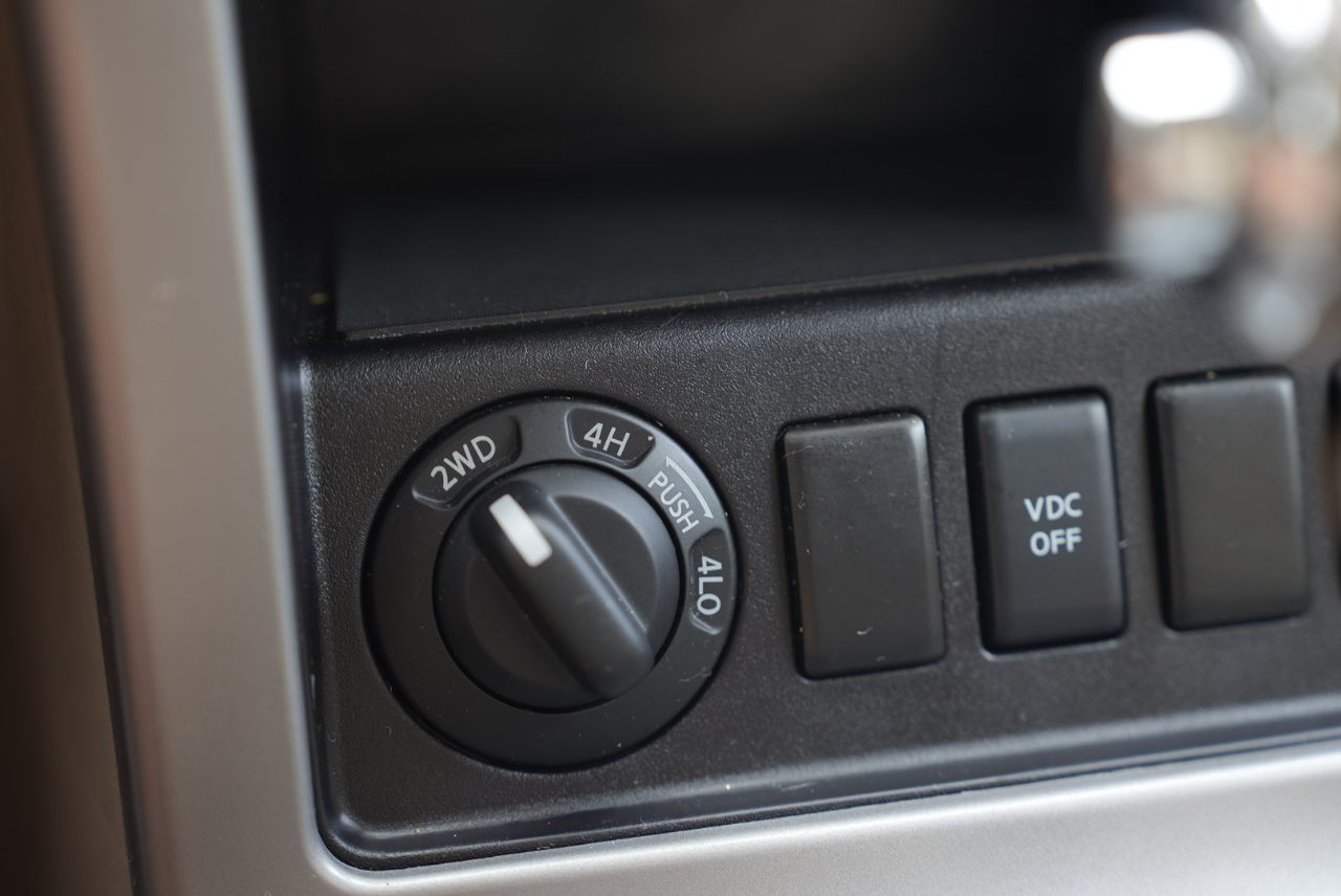 Nissan Pathfinder LE 4WD 2010
