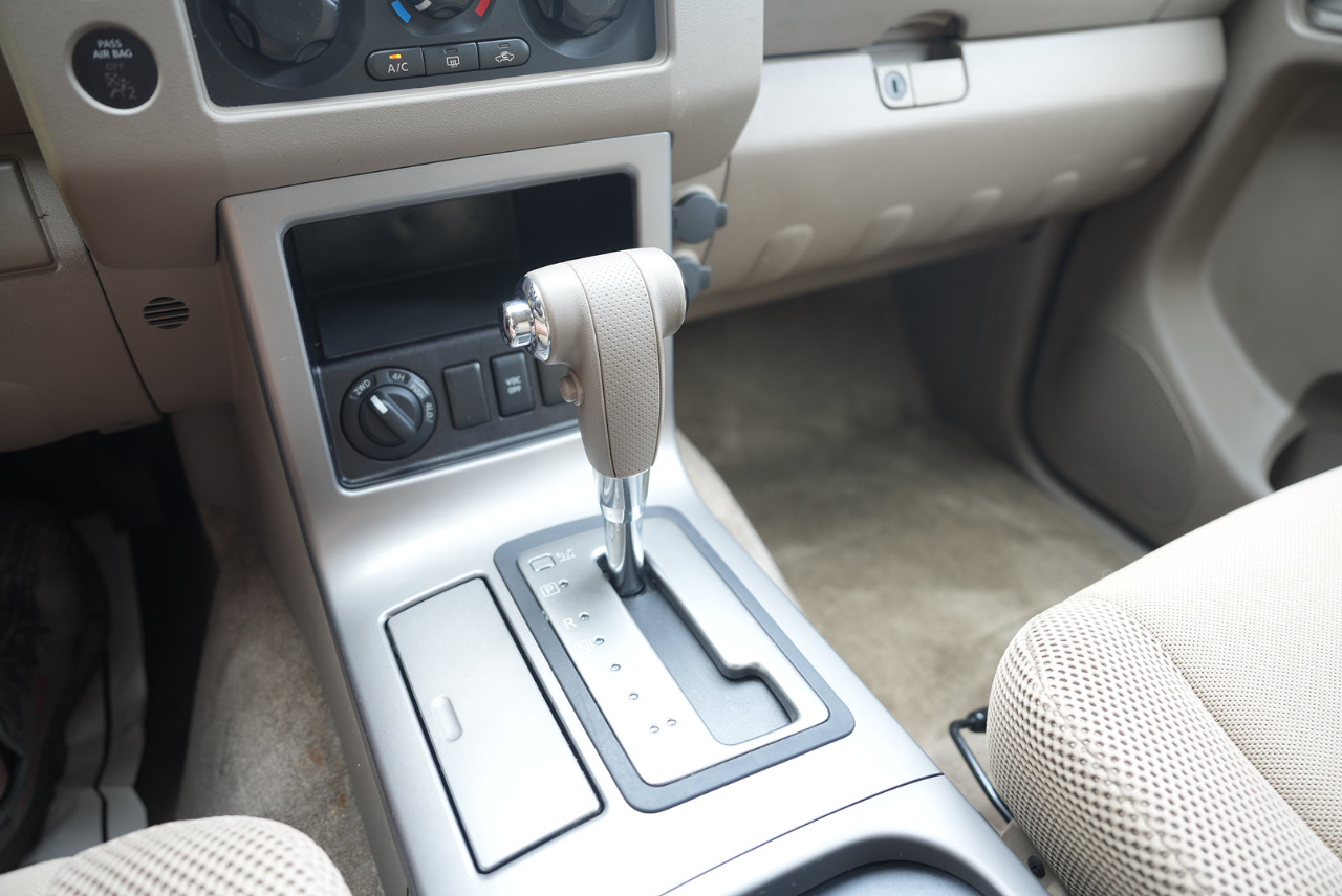 Nissan Pathfinder LE 4WD 2010