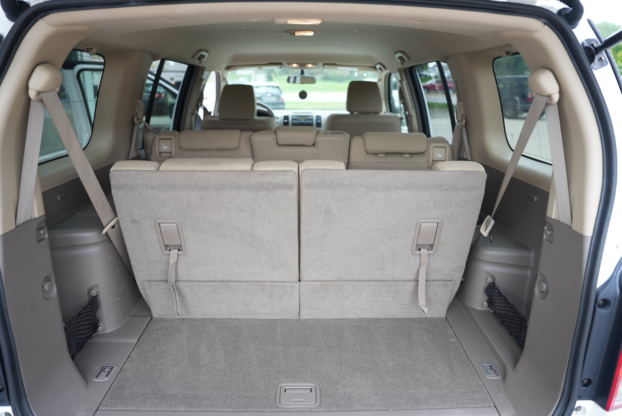 Nissan Pathfinder LE 4WD 2010