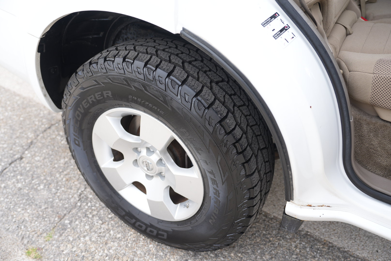 Nissan Pathfinder LE 4WD 2010